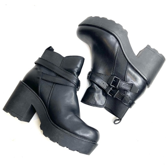 Chunky Black Boots with Buckles Primadonna From Italy - Picture 4 of 9